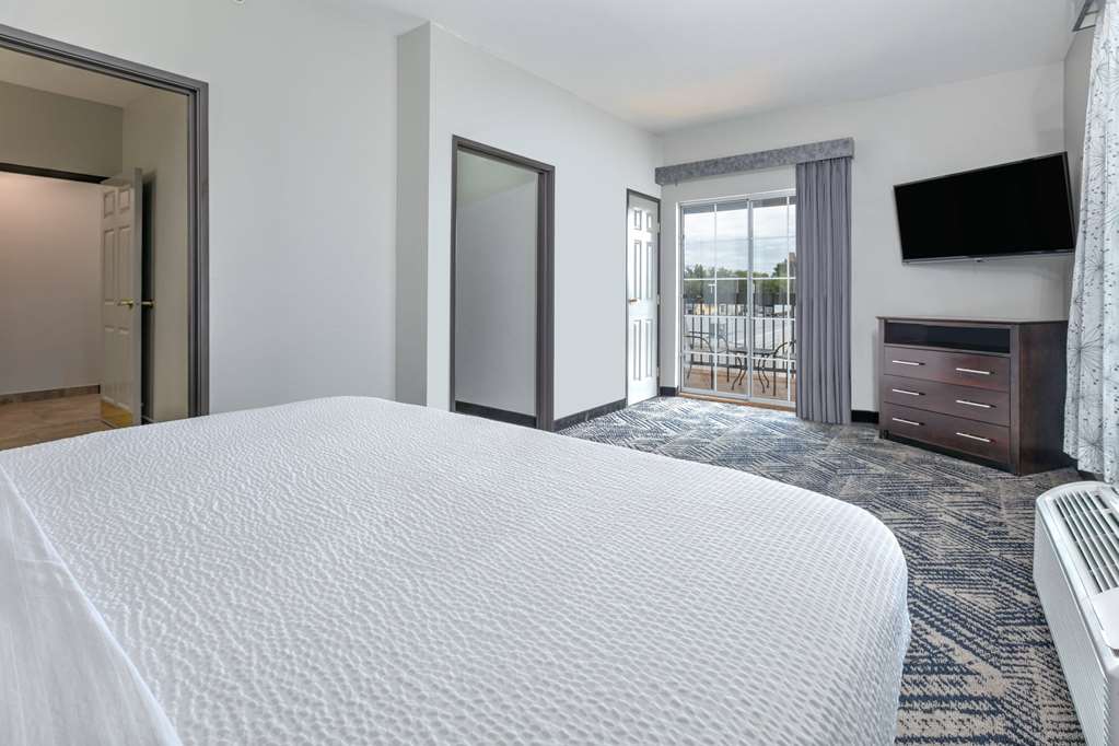 La Quinta Inn & Suites by Wyndham Tulsa Airpt Expo Square - photo 54