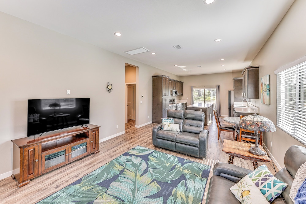 Peaceful Riverside Home W Patio 7 Mi To Downtown 19680817 — Riverside