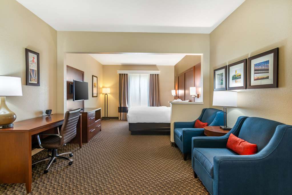 Comfort Suites Jefferson City - photo 62