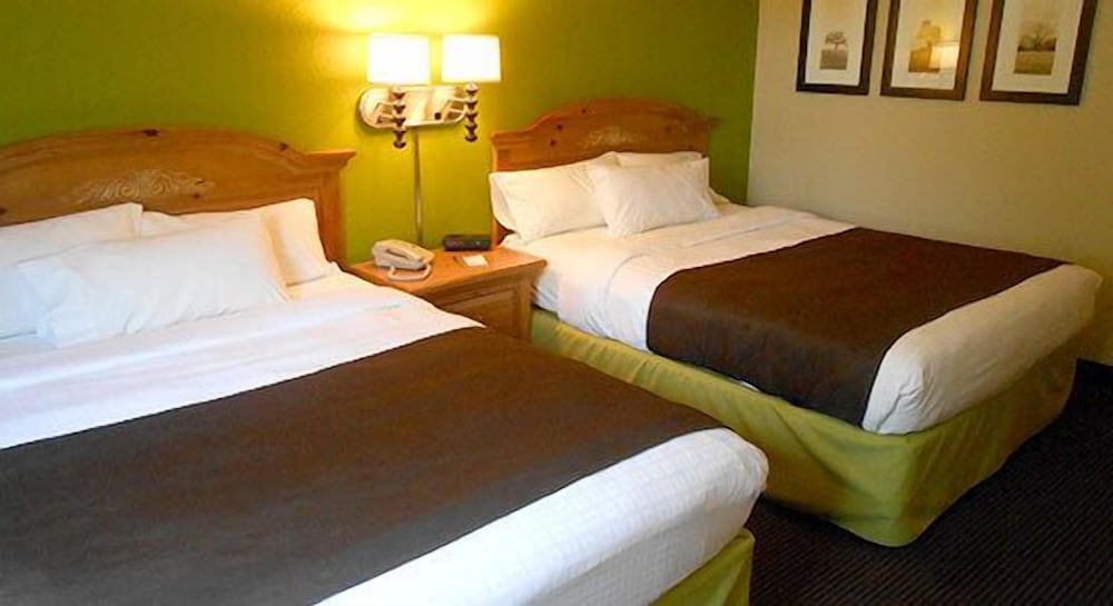 AmericInn by Wyndham Manitowoc - photo 5