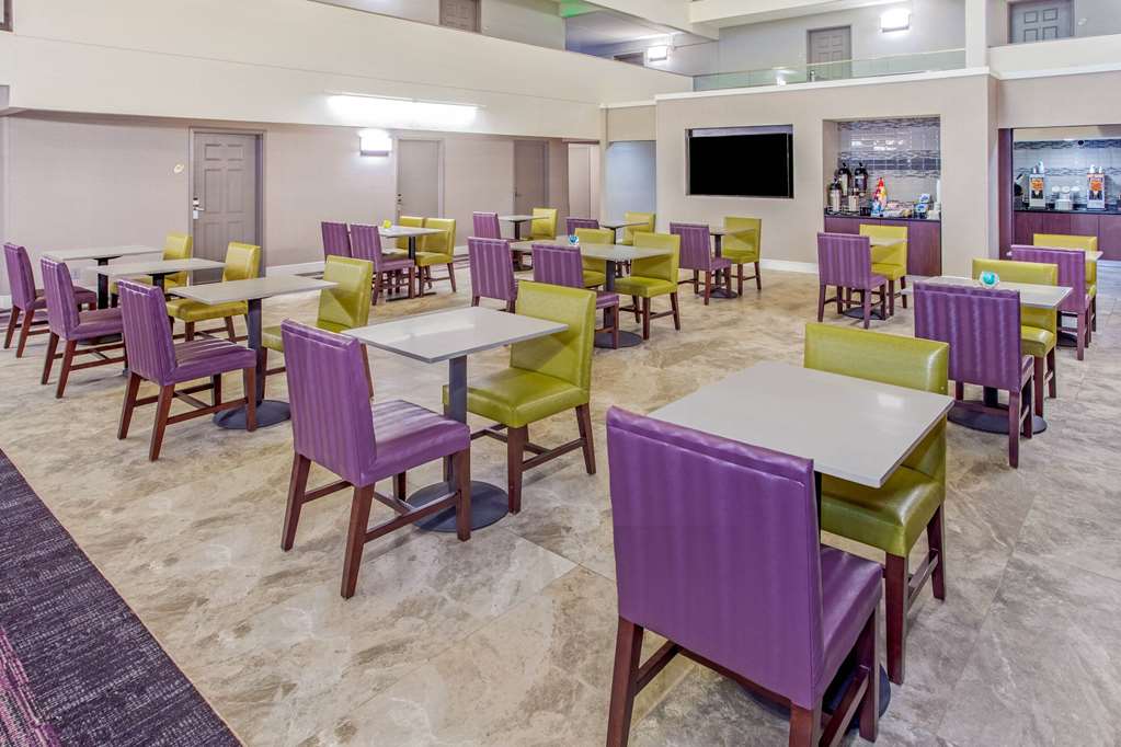 La Quinta Inn & Suites by Wyndham Lubbock West Medical Centr - photo 36