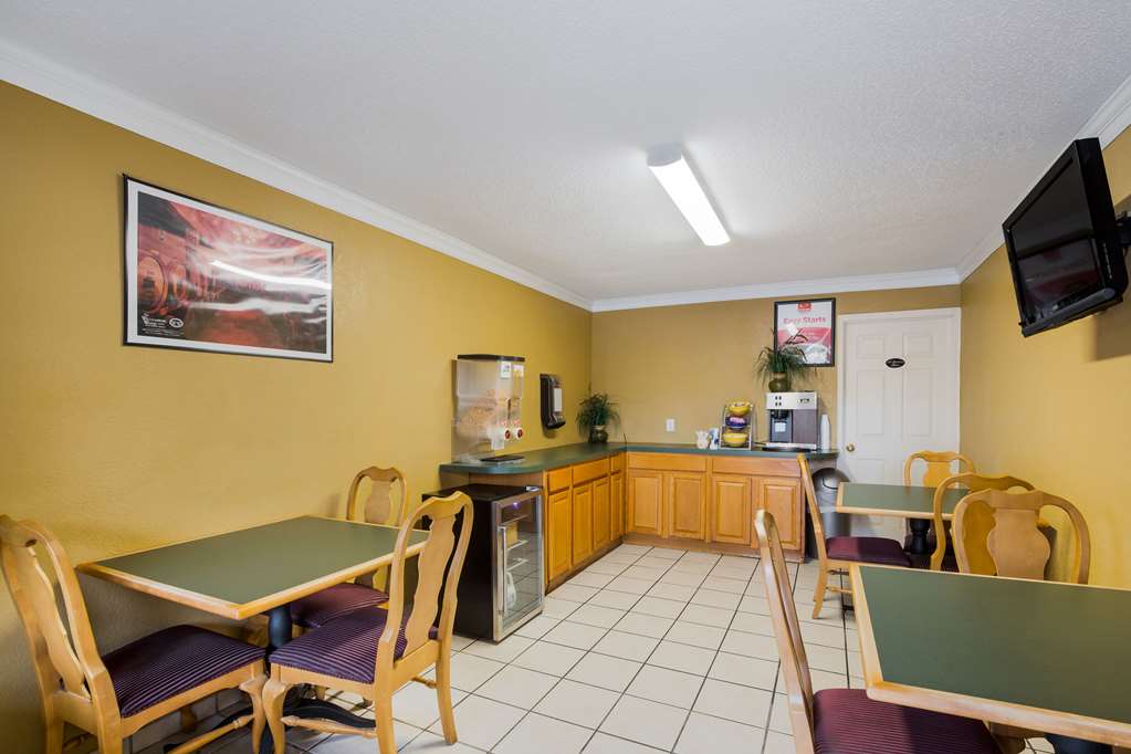 Econo Lodge Williamsburg Historic Area - photo 19