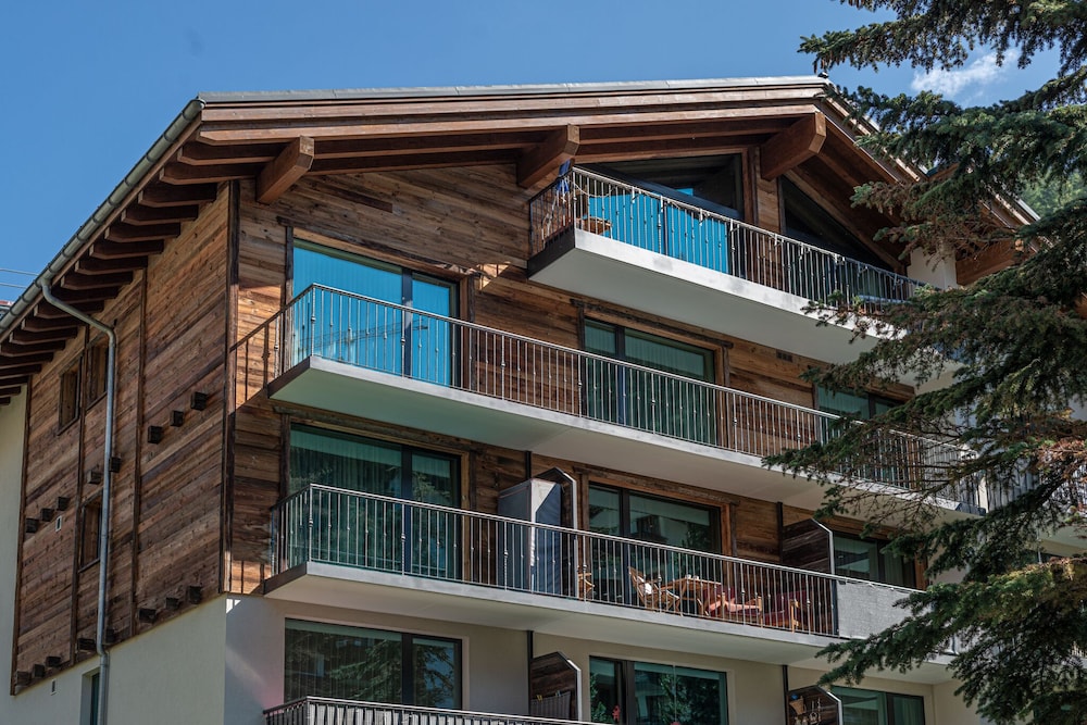 Joes Luxury home — 4-Star Luxury Hotel in Zermatt, Switzerland