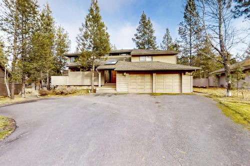 Cottonwood Cozy in Sunriver, United States