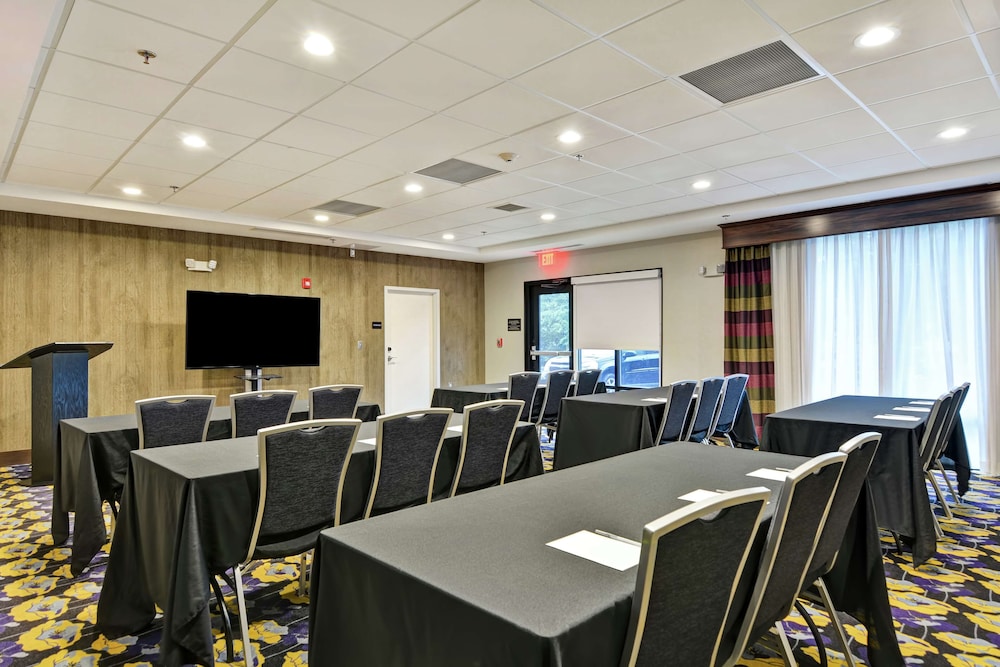 Hampton Inn & Suites Ashland - photo 55