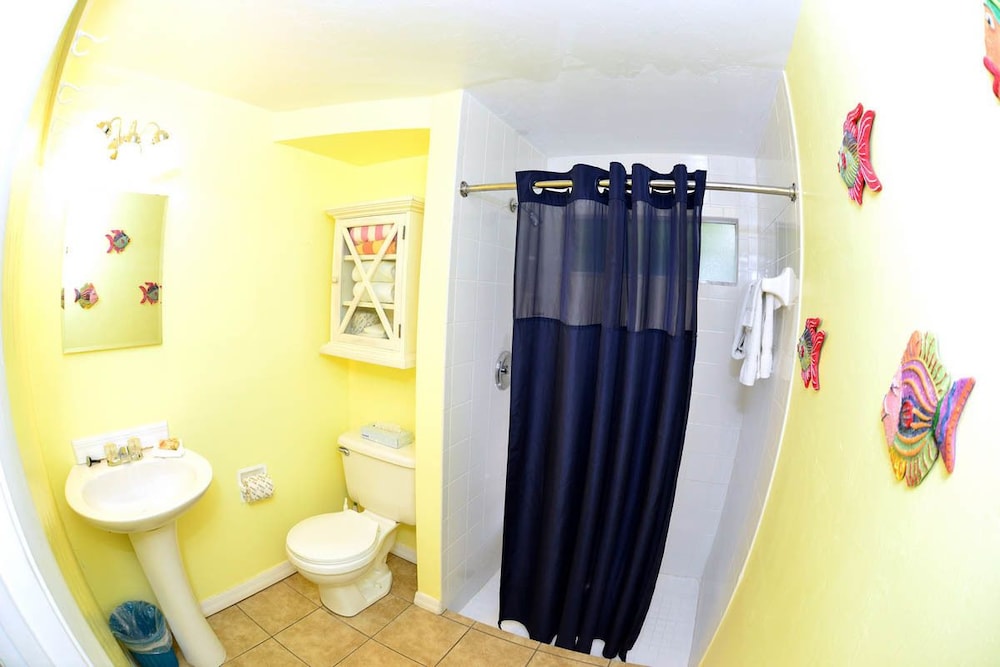 The Palmview and Sandpiper Inns - photo 26