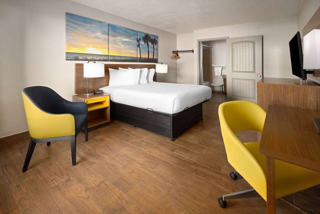 Days Inn by Wyndham Hardeeville Near Hilton Head - photo 11