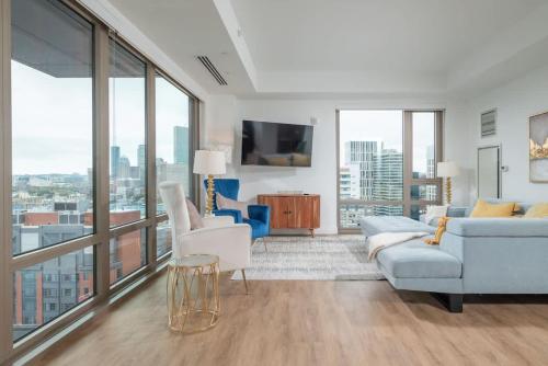 Upscale 4BR Penthouse with Gym & Parking near MGH & TUFTS — 4-Star Luxury Hotel in Boston, United States