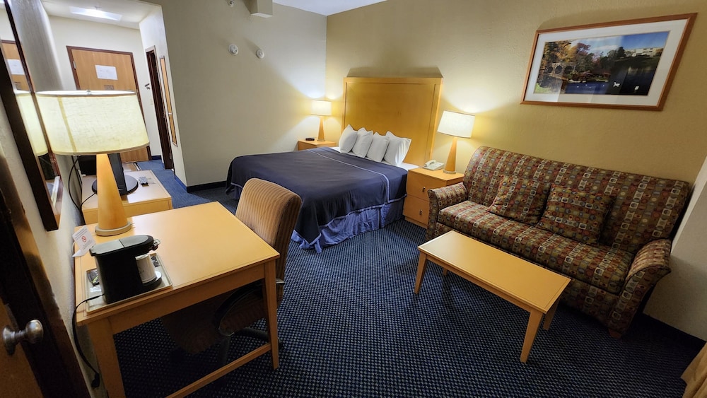 Katahdin Inn & Suites - photo 7