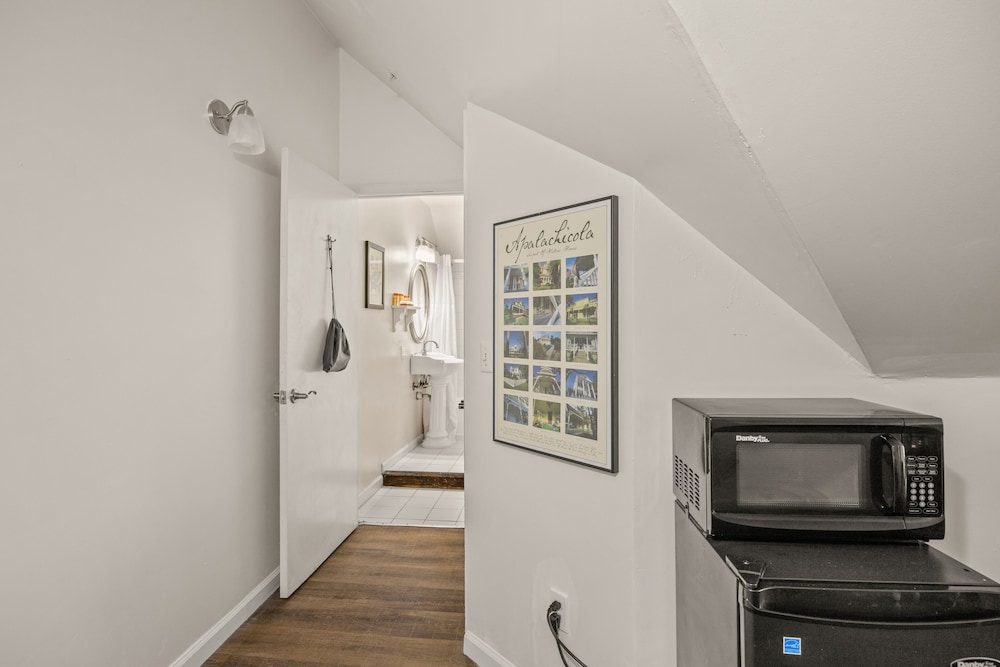 Coombs Inn and Suites - photo 27