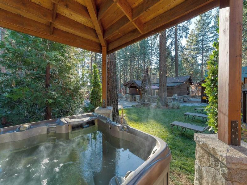 Lake Star by Avantstay Hot Tub Walk to Beach - photo 9