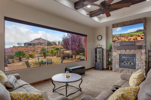 1919 Coral Ridge Across From Clubhouse and Pools Golf Course Views in Washington, United States