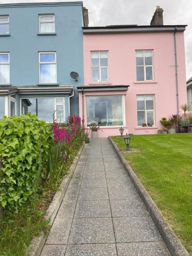 Dolly's Cottage — 4-Star Luxury Hotel in Warrenpoint, United Kingdom
