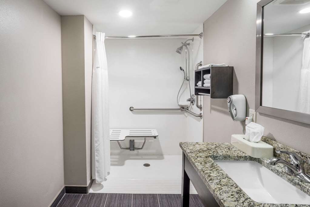 Baymont by Wyndham Clarksville - photo 11