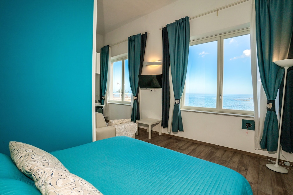MarLove Sea View with Private Access to the Sea — 4-Star Luxury Hotel in Siracusa, Italy