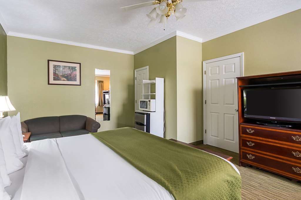 Quality Inn Weston - photo 18