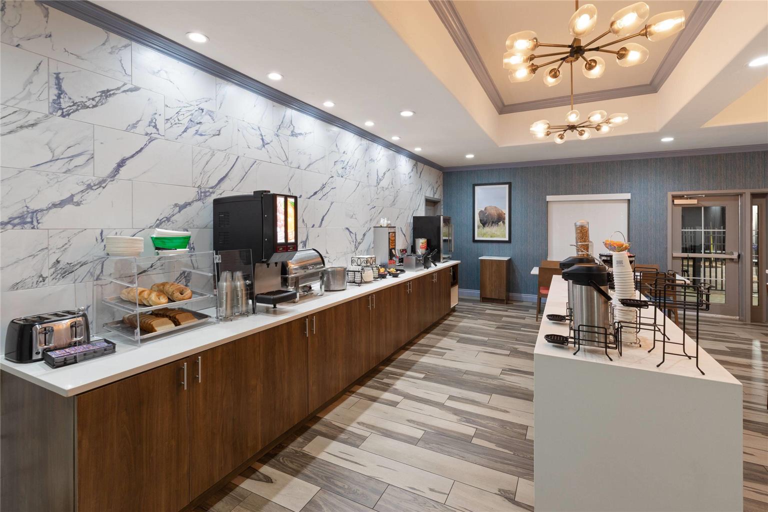 La Quinta Inn & Suites by Wyndham Oklahoma City Moore - photo 53