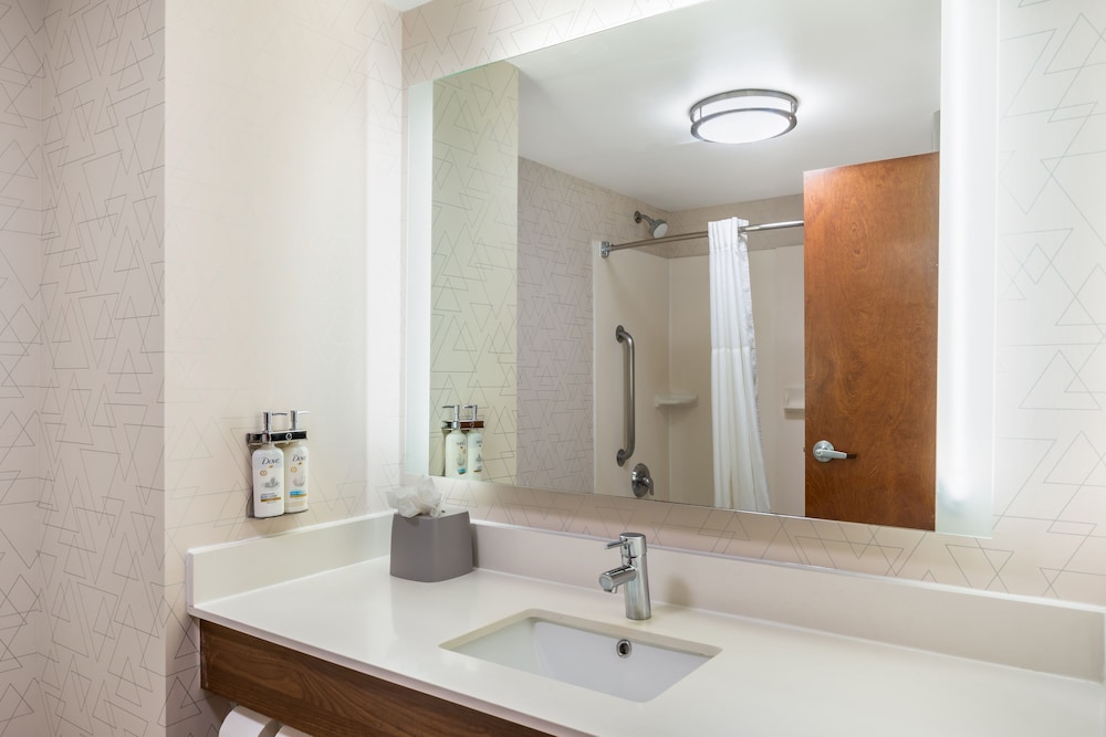 Holiday Inn Express and Suites Petersburg Fort Lee by IHG - photo 21