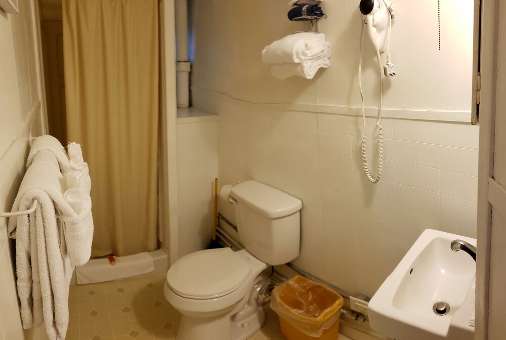 Weirs Beach Motel and Cottages - photo 49
