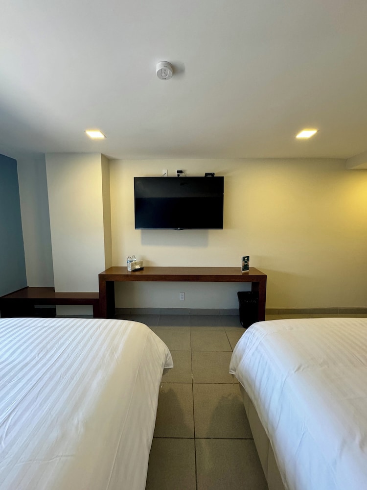 Hotel Corona Plaza