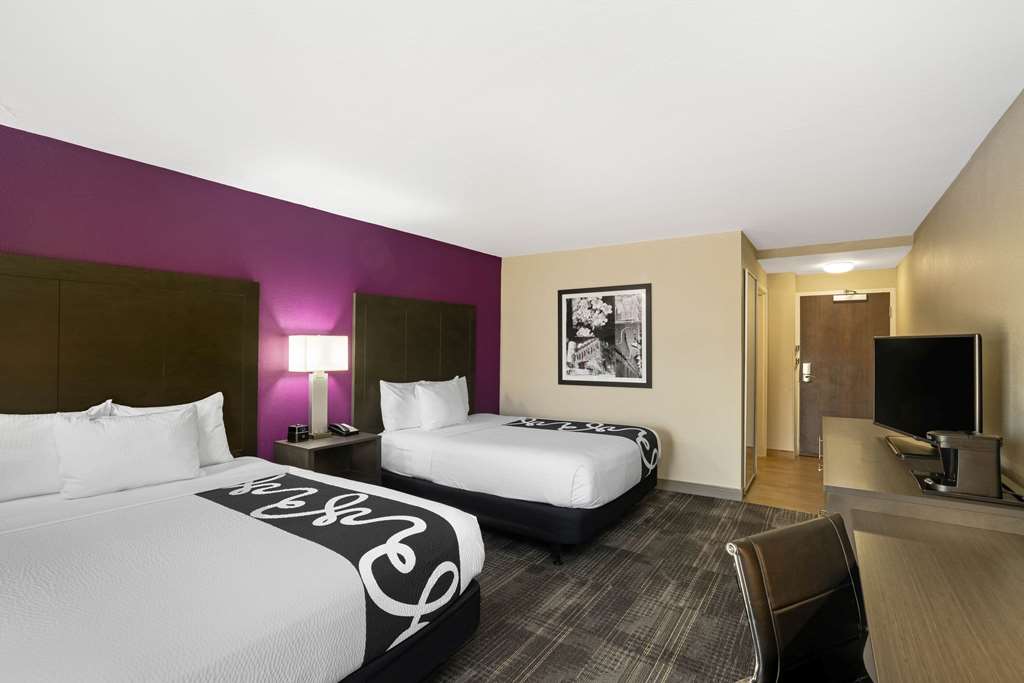 La Quinta Inn & Suites by Wyndham Columbus MS - photo 12