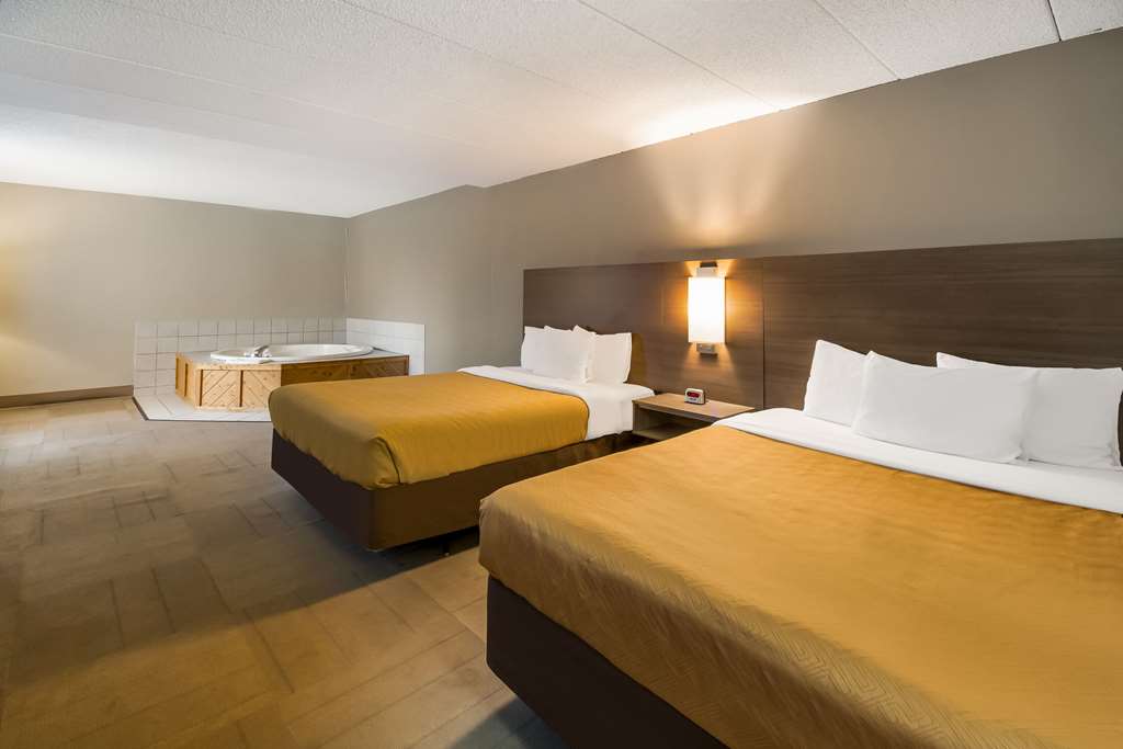 Econo Lodge Duluth near Miller Hill Mall - photo 7