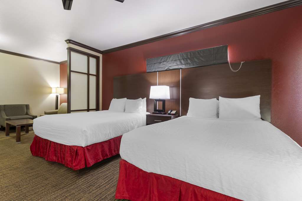 Best Western Plus Classic Inn & Suites - photo 24