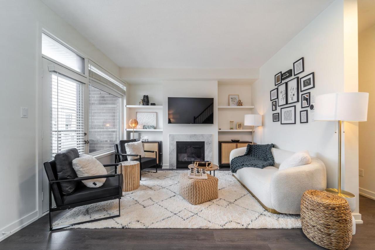 Luxury Urban Town home — 4-Star Luxury Hotel in Oakville, Canada