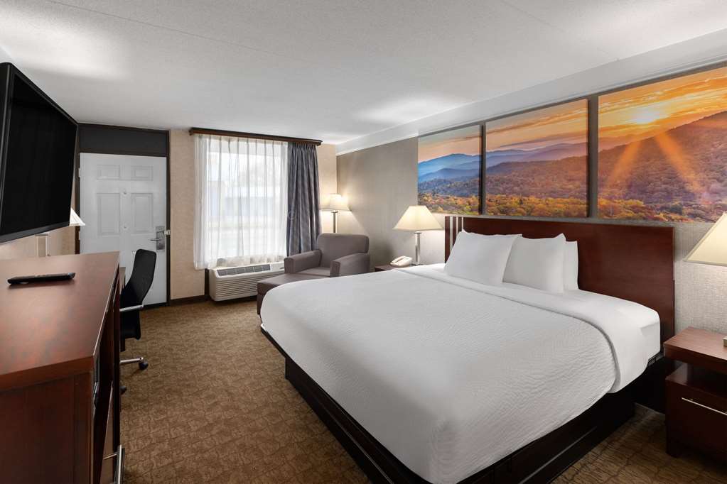 Days Inn by Wyndham Columbia Kentucky - photo 15