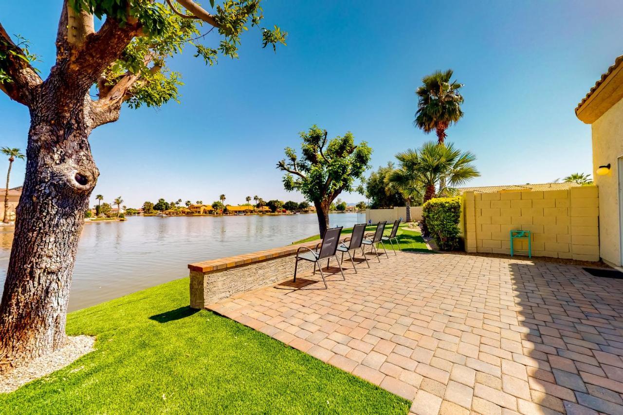 Lake in the Desert — hotel in Avondale