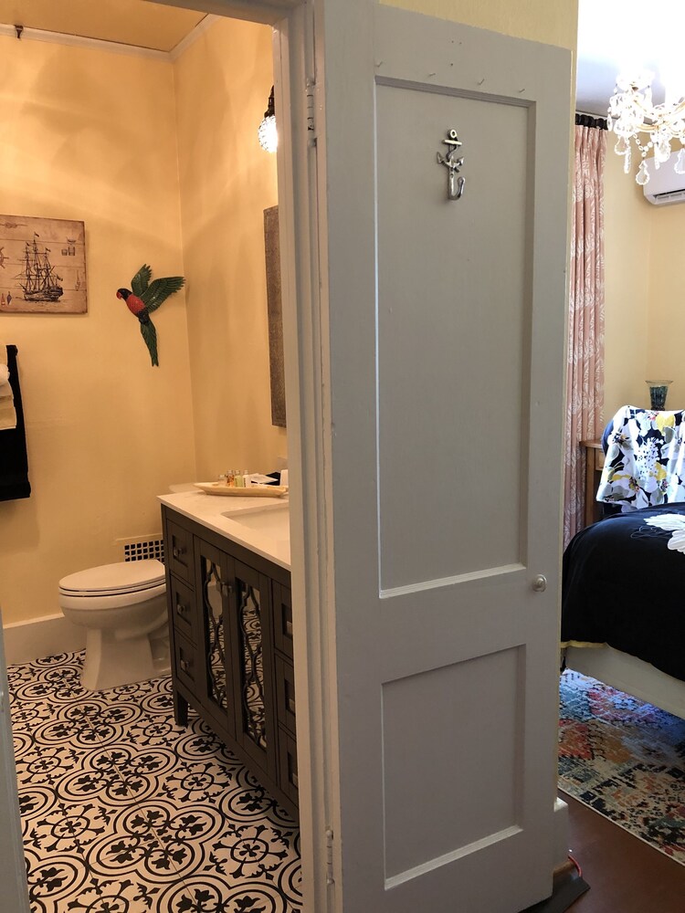 Avenue O Bed & Breakfast - photo 8