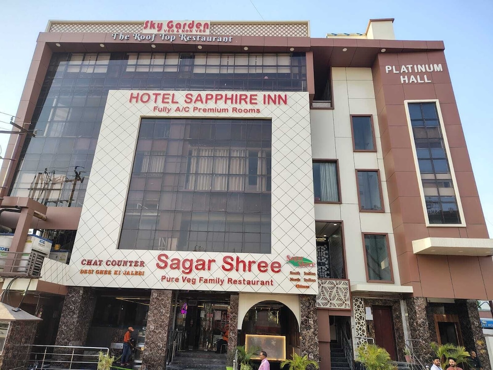 OYO 16590 Hotel Sapphire Inn in Gorakhpur, India