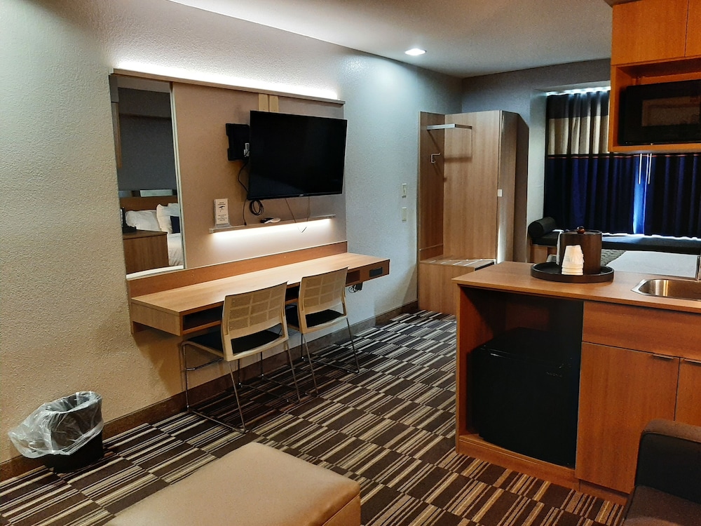 Starkville Inn & Suites - photo 19