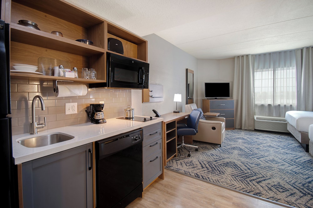 Candlewood Suites Columbia Ft. Jackson by IHG - photo 11