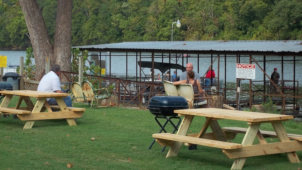 Taneycomo Lakefront Resort - photo 20