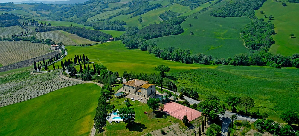 Agriturismo il Palagetto — 4-Star Luxury Hotel in Pomarance, Italy