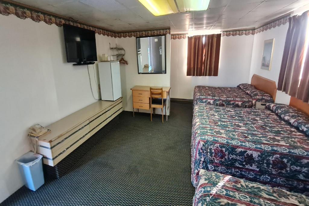 DuBois Manor Motel - photo 26