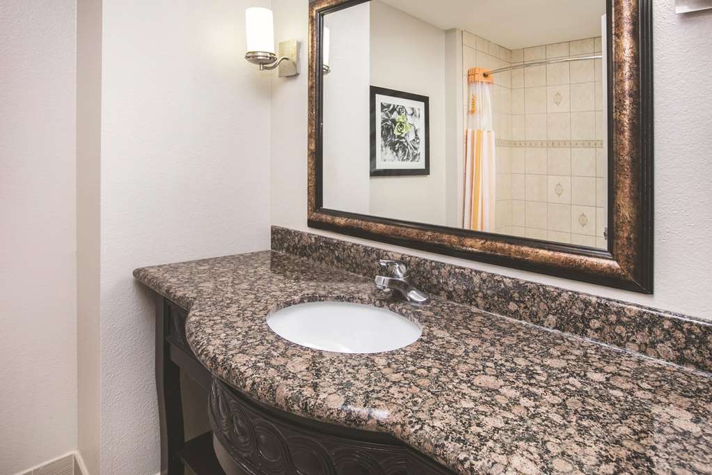 Baymont by Wyndham Dallas South DeSoto - photo 17