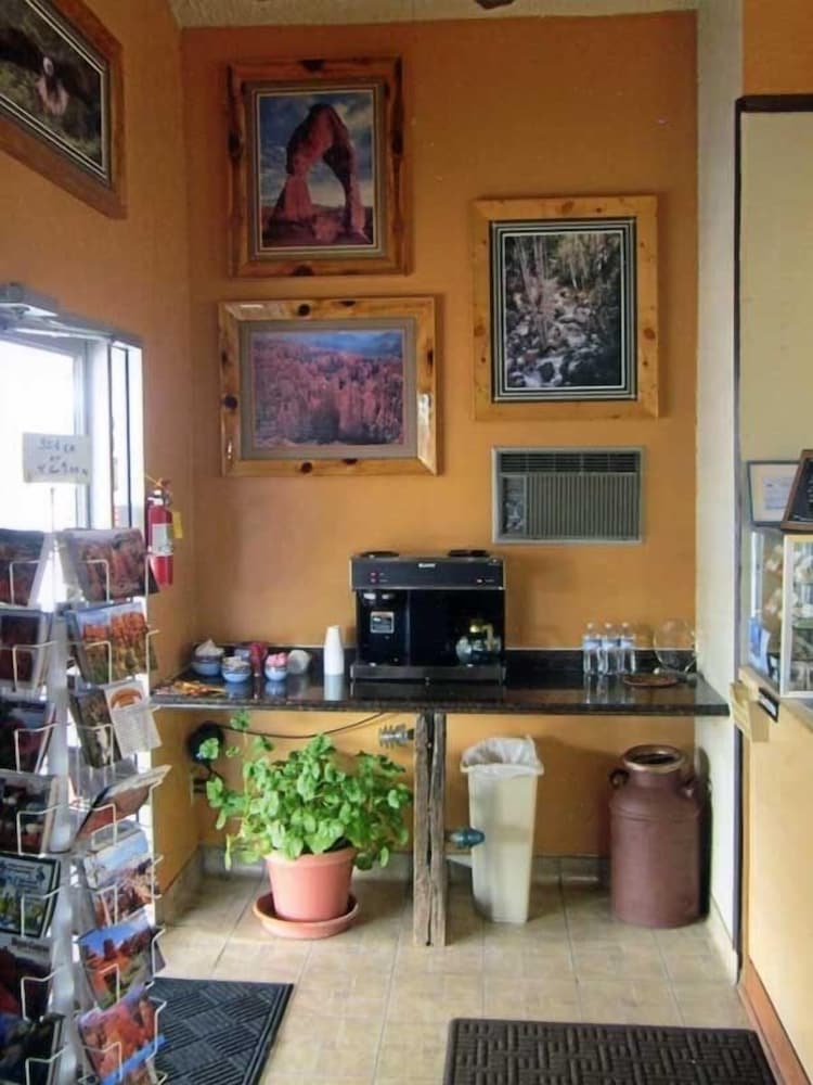 Color Country Motel - photo 3
