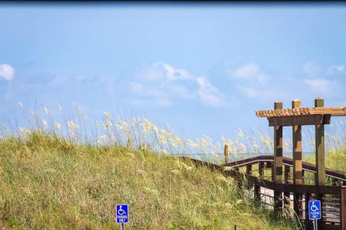 Carolina Beach Haven w Private Balcony - photo 49