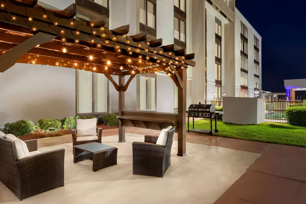 La Quinta Inn & Suites by Wyndham Dothan - photo 46