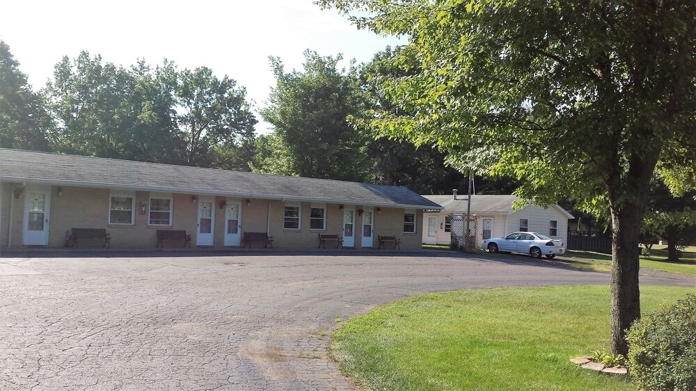 St Charles Motel - photo 19