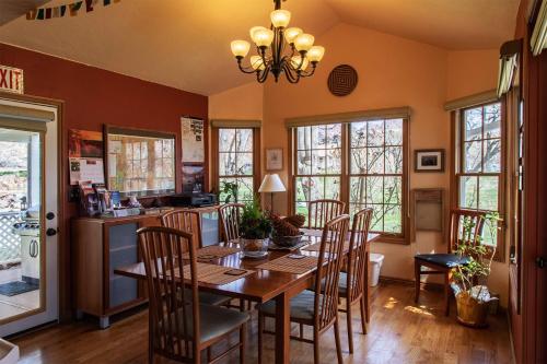 2 Cranes Inn Zion - photo 8