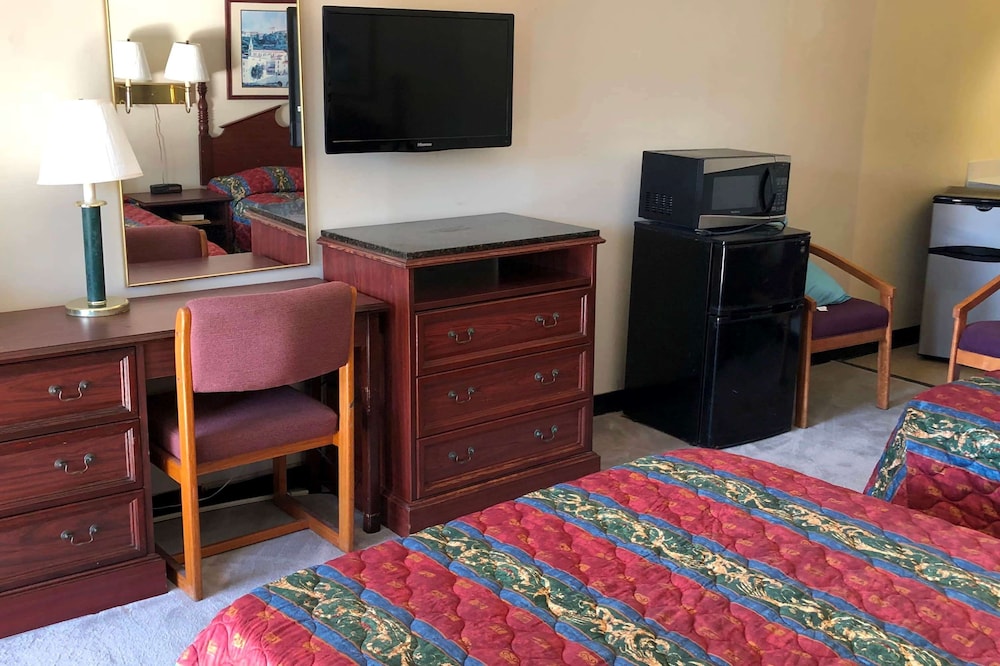 Knights Inn Selma - photo 17