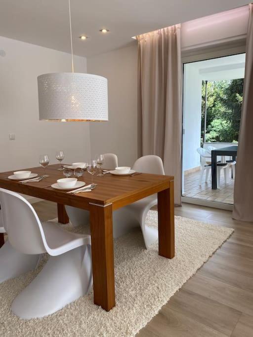 Edles Apartment in Hanau mit Balkon und Freisitz Pkw Stellplatz — 4-Star Luxury Hotel in Hanau Am Main, Germany