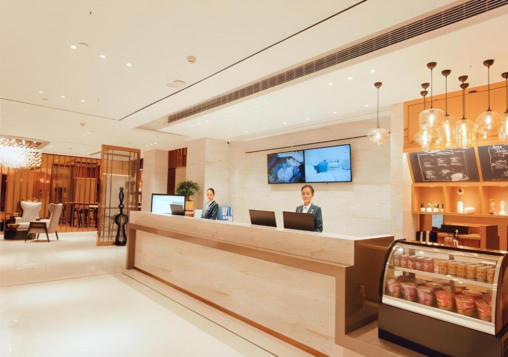 City Comfort Inn Honghu Shopping Park Bao’an Plaza in Xindi, People's Republic of China