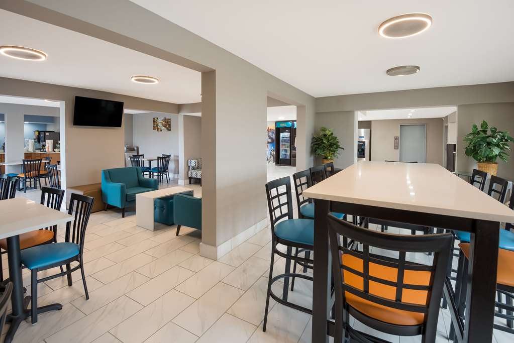 Clarion Pointe Indianapolis Northeast - photo 37