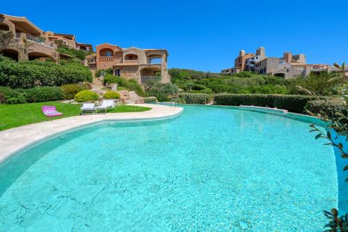 Villetta Azzurro SHERDENIA Luxury Apartments — 4-Star Luxury Hotel in Marinella, Italy