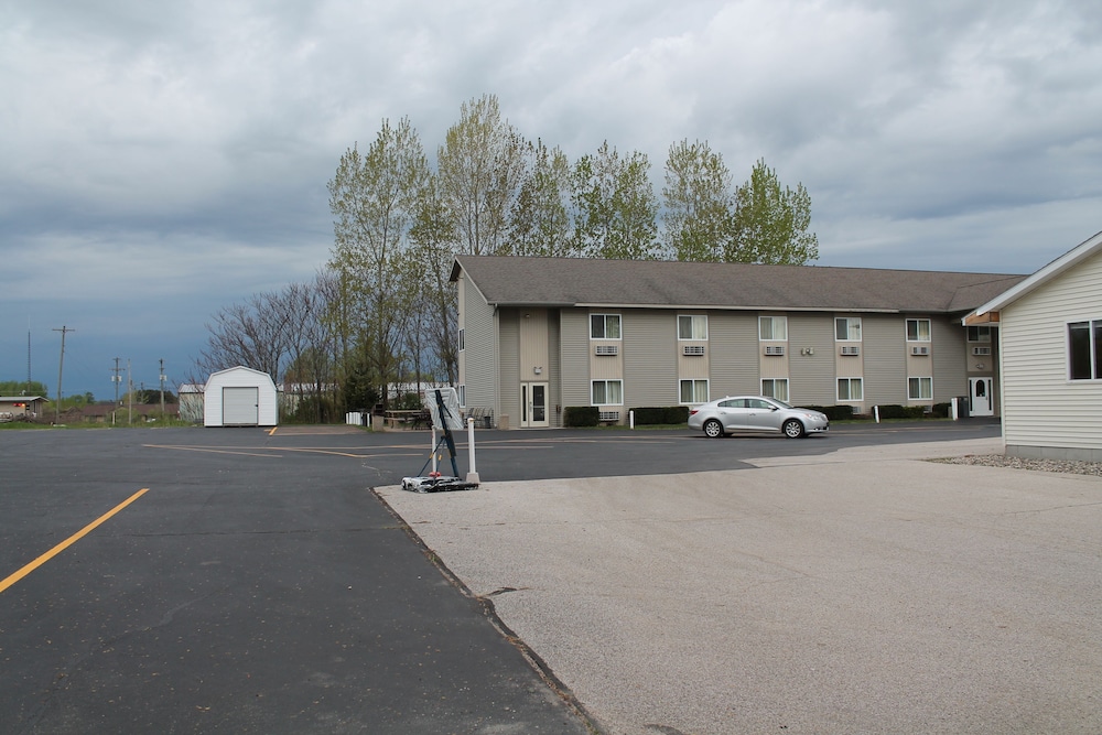 American Host Inn - photo 25