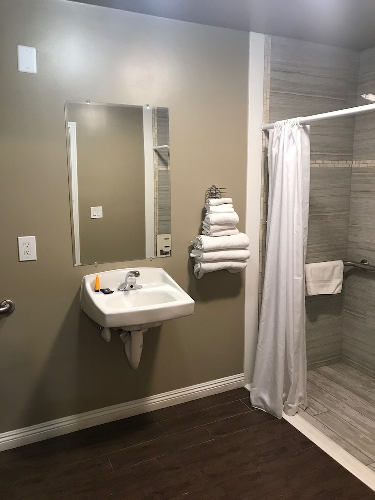 Americas Best Value Inn Corona - photo 30